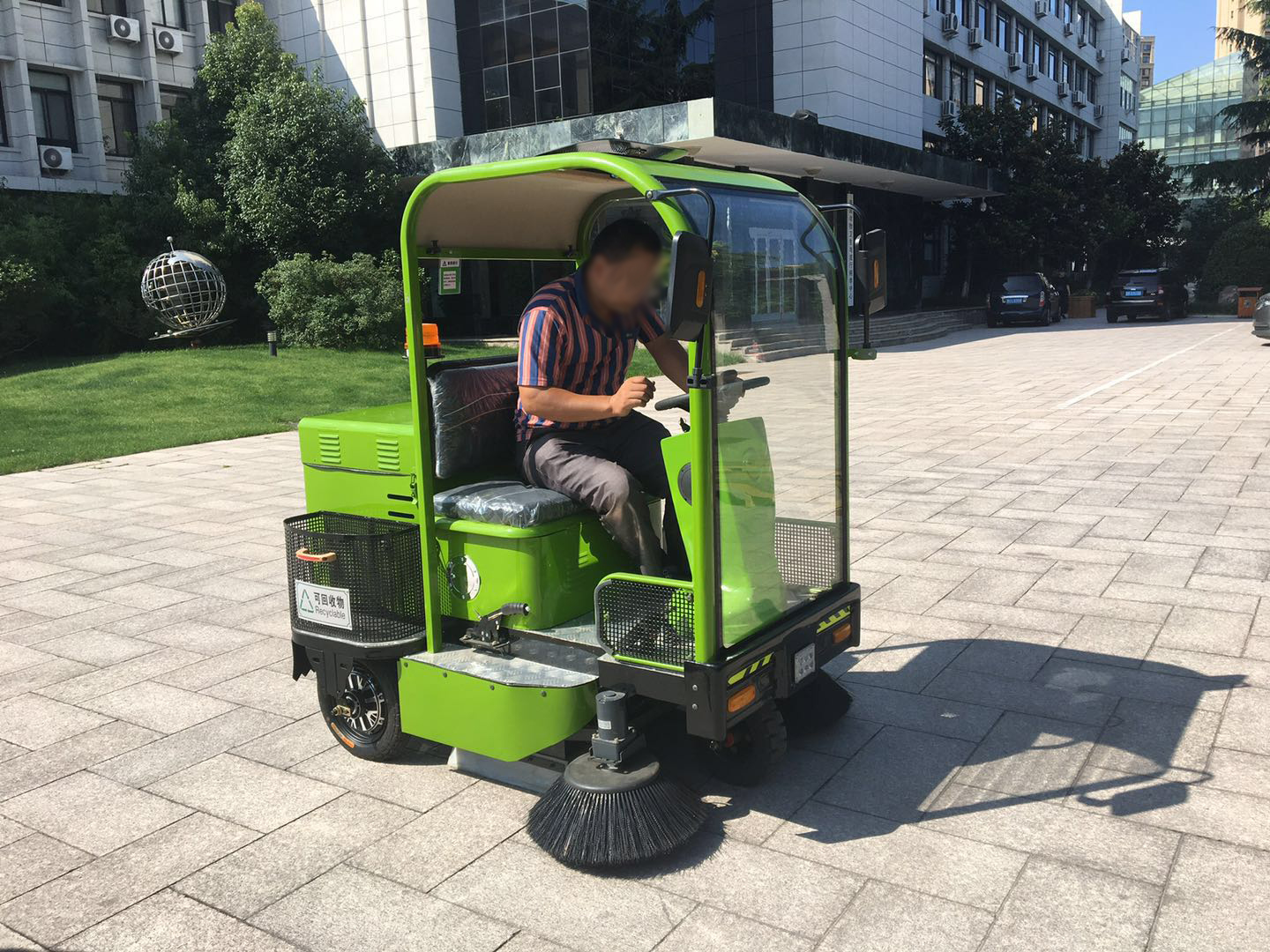 駕駛式掃地機(jī)需要被清洗么？